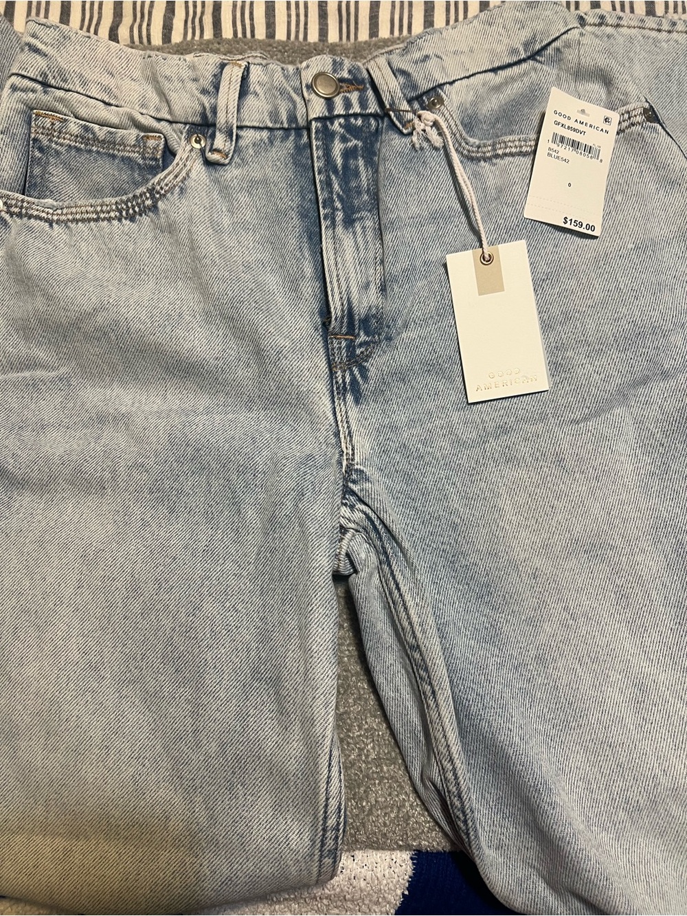 Good American Mid-Rise Relaxed Fit Jeans - Picture 3 of 10